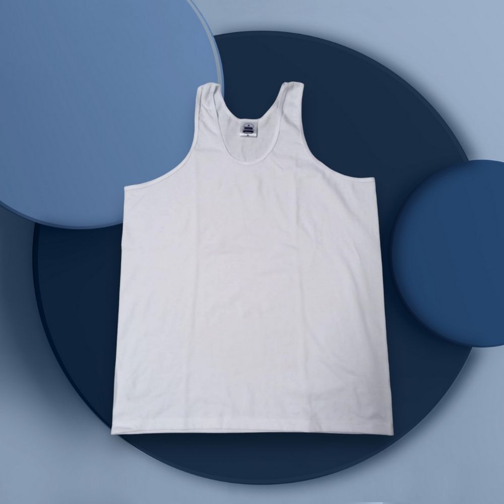 Blank polyester cotton T-shirt – ideal for printing or embroidery
