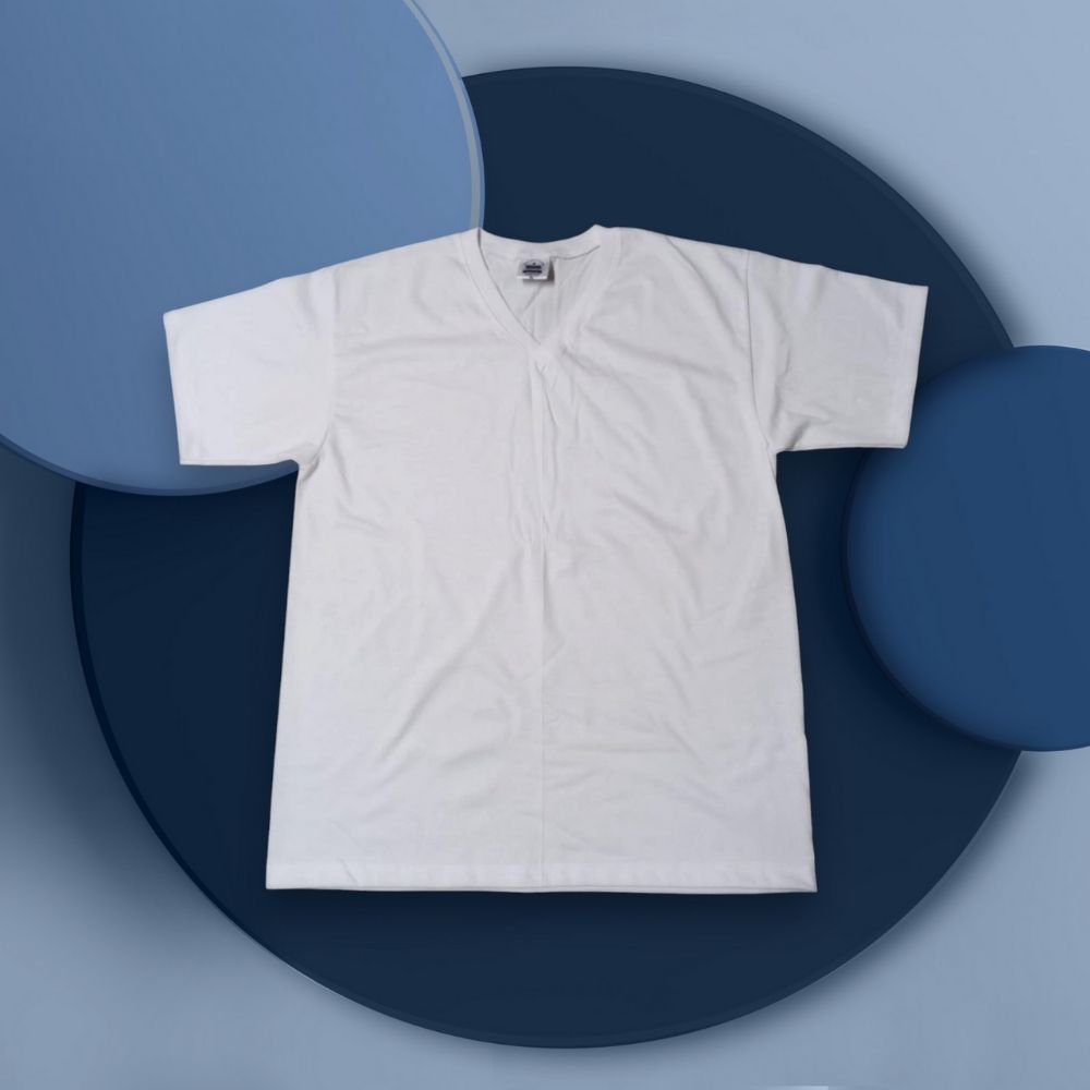 Blank polyester cotton T-shirt – ideal for printing or embroidery