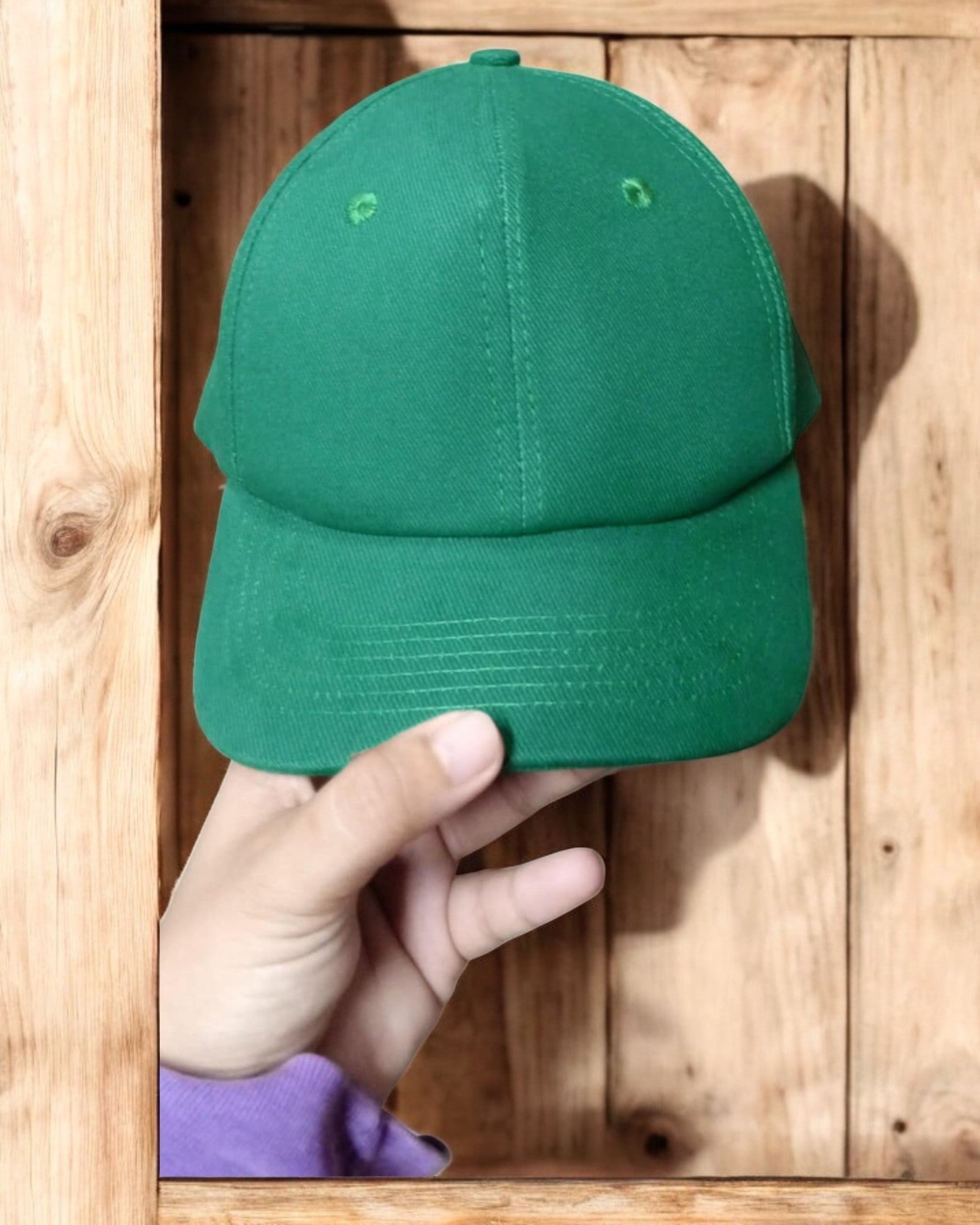 Lightweight cotton baseball cap with curved brim