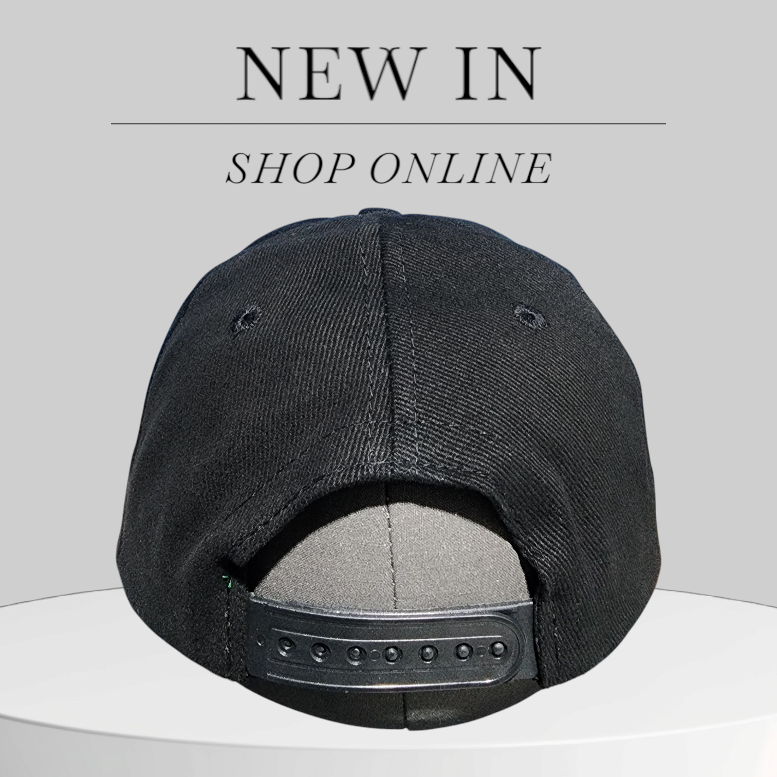 Custom baseball cap in black cotton with snapback