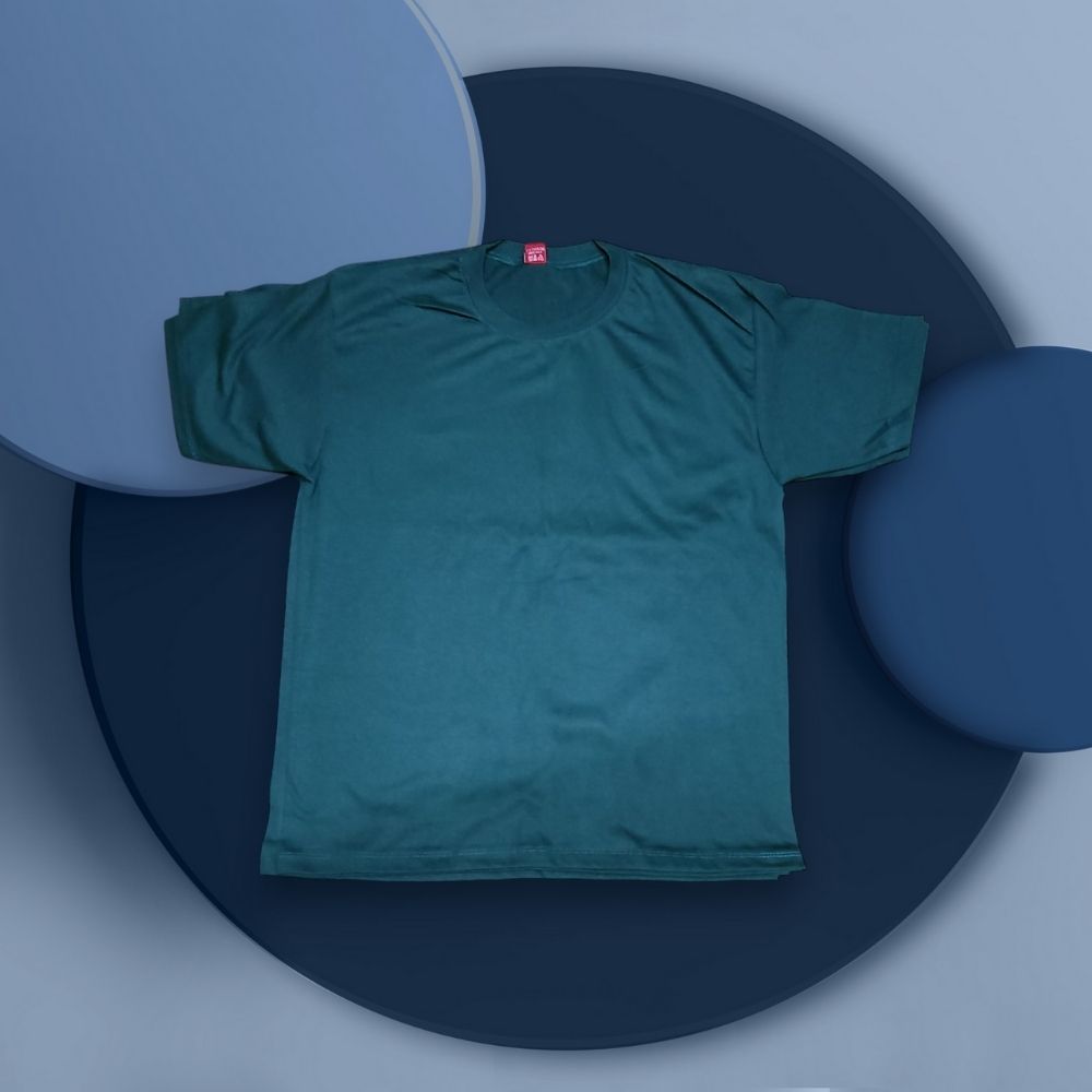 Blank polyester cotton T-shirt – ideal for printing or embroidery